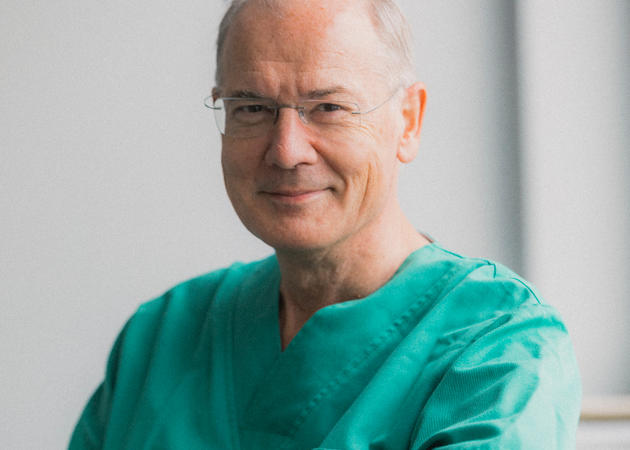 Dr. Luc Foubert